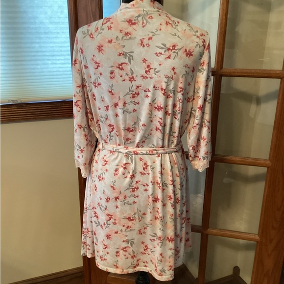 Marilyn Monroe Robe - Picture 4 of 8